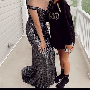 off the shoulder size 8 with no alterations. zip up back. send offer(negotiable)